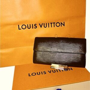 Louis Vuitton Epi Leather Long Wallet – Classic & Timeless
 W/Box & Dust bag.